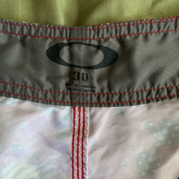 Oakley swim trunks - Picture 2 of 2